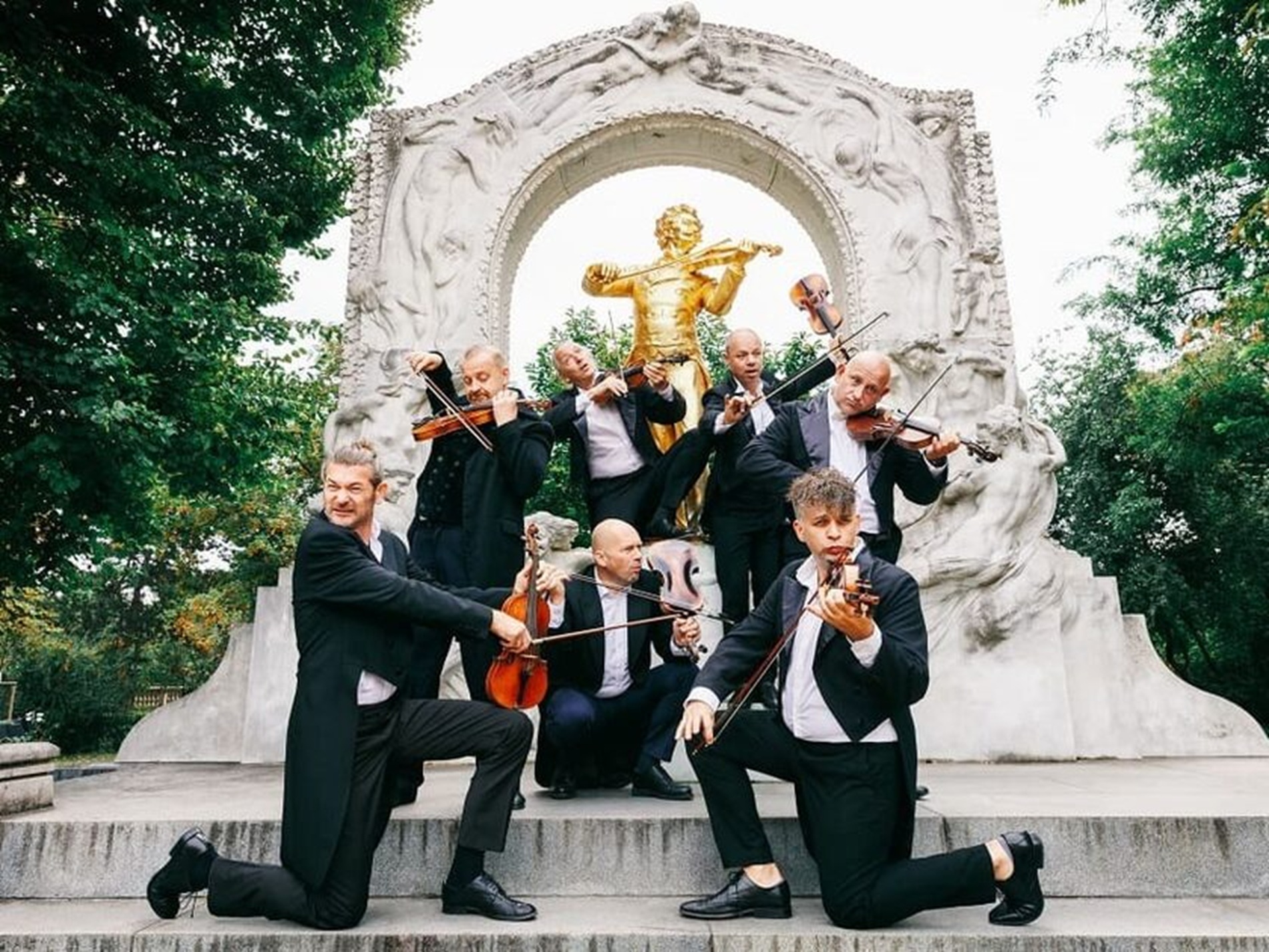 Mnozil Brass (AT) - STRAU$$