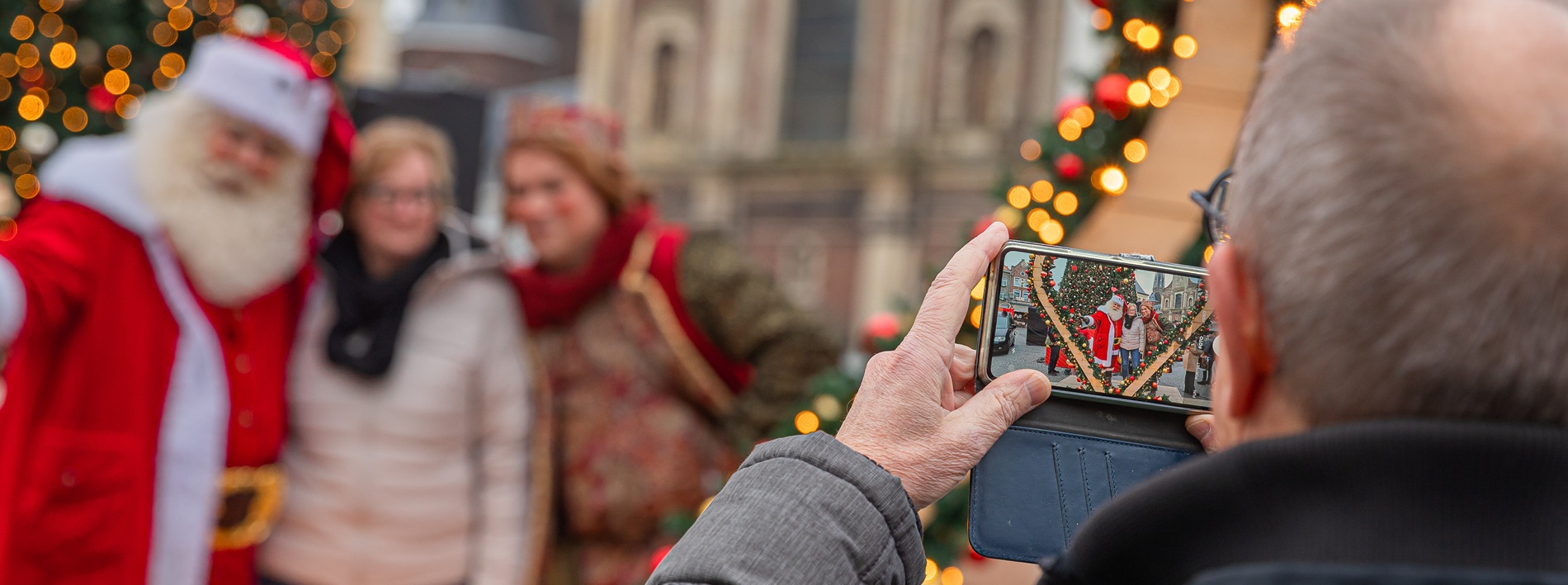 Limburgs toneel in de Sittardse Kerststraatjes 't sjteit in de sjterre'
